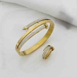 کره،انگشتر میخی نگینی