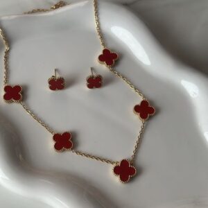 گردنبند سرخ ونکلیف